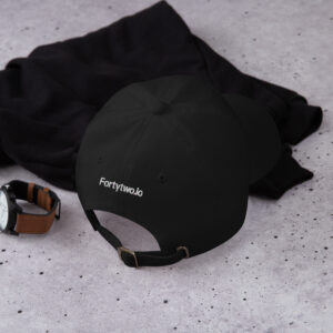 Black baseball cap with logo.