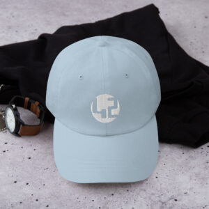 Light blue baseball cap embroidered.