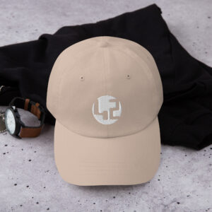 Beige baseball cap with logo.